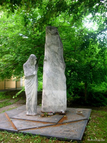 Siófok, 2009, Denkmal für die Opfer des Zweiten Weltkrieges, www.szoborlap.hu, Ádám Szatmári