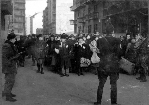 Budapest, 1944, Pfeilkreuzler treiben Juden zusammen, Yad Vashem
