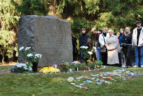 Žalioji giria, 2008, Gedenkstein an der Erschießungsstelle, Genadij Kofman