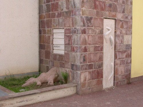 Bozen, 2005, Denkmal von Christine Tschager auf dem Lagergelände, Carla Giacomozzi