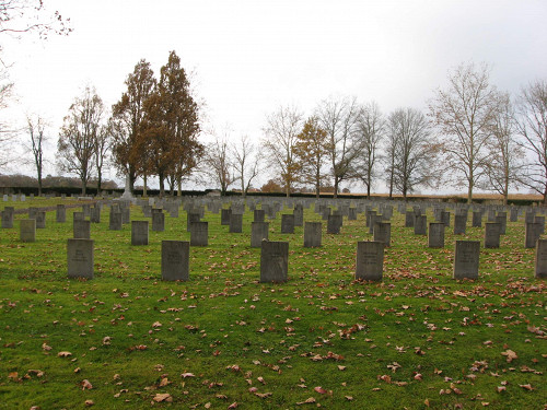 Gurs, 2007, Auf dem Friedhof sind fast 1.200 im Lager verstorbene Häftlige begraben, Jean Michel Etchecolonea