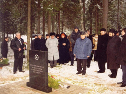Balda-Wald, Dezember 2004, Einweihung des Gedenksteins im Balda-Wald, Muzejs »Ebreji Latvijā«