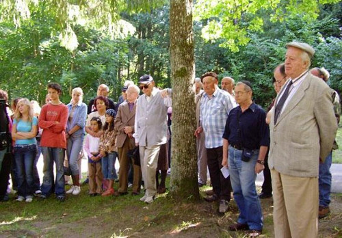 Ukmergė (Wilkomir), September 2005, Überlebende und Bewohner der Stadt gedenken der Opfer des Holocaust, Loreta Ezerskytė