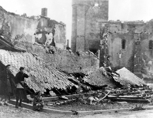 Oradour-sur-Glane, 1944, Zerstörte Häuser wenige Tage nach dem Massaker, Yad Vashem