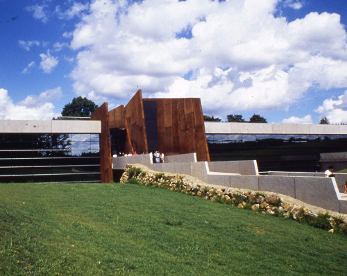 Oradour-sur-Glane, 2000, Gebäude der Gedenkstätte, CMO, Pierre Journou