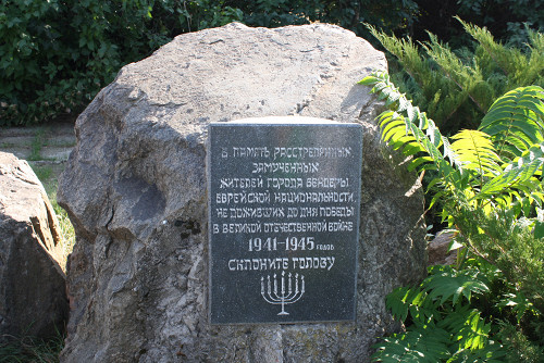 Bender, 2012, Gedenkstein am Holocaustdenkmal, Stiftung Denkmal
