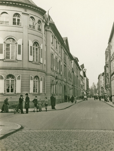 Karlsruhe, 1933, Gebäude des badischen Landtags mit gehisster Hakenkreuzfahne, Generallandesarchiv Karlsruhe, 231_3397#4-3
