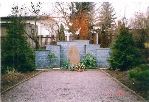 Rehmsdorf, 2000, Denkmal für das ehemalige Außenlager »Wille« in Rehmsdorf, Lothar Czoßek