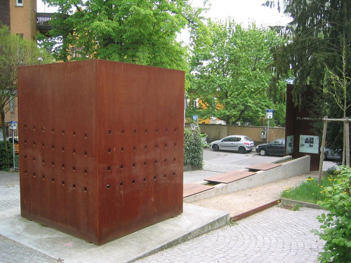 Tübingen, 2004, Großansicht des Denkmals Synagogenplatz, Stadtarchiv Tübingen, Udo Rauch