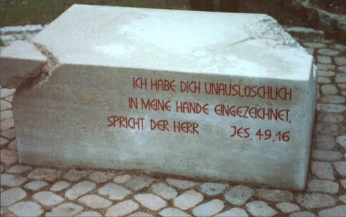 Schwäbisch Hall, o.D., Gedenkstein vor dem Gottlob-Weißer-Haus, Evangelisches Diakoniewerk Schwäbisch Hall e.V.