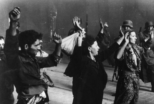 Warschau, April-Mai 1943, Deutsche Soldaten verhaften Aufständische im Ghetto, Yad Vashem 