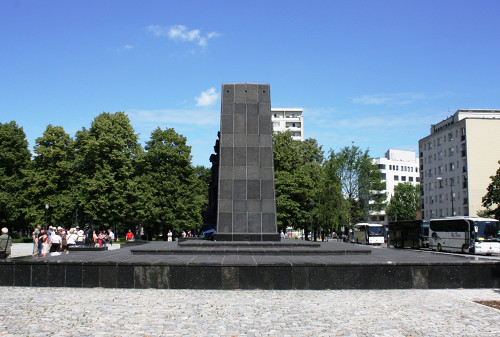 Warschau, 2013, Seitenansicht des Denkmals, Stiftung Denkmal