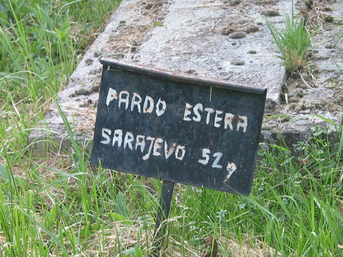 Diakowar, 2007, Grab der im Lager im Alter von 52 Jahren verstorbenen Estera Pardo aus Sarajewo, Stiftung Denkmal, Stefan Dietrich
