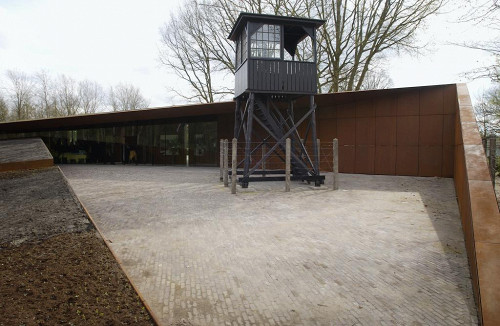 Amersfoort, 2004, Wachturm auf dem ehemaligen Lagergelände, Nationaal Monument Kamp Amersfoort