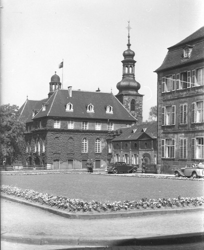 Saarbrücken um 1936, Teile des Schlossplatzes und Nordflügel des Schlosses mit Sitz der Staatspolizeizentrale Saarbrücken, Stadtverband Saarbrücken, Max Wentz