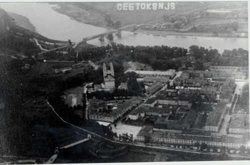 Dünaburg, 1930er Jahre, Luftaufnahme der Stadt mit Brücke über der Düna und der Festung im Vordergrund, Latvijas Valsts Kinofotofonodokumentu Arhīvs