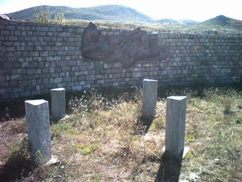 Borova, 2007, Denkmalanlage für die Opfer des Massakers, public domain