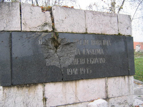 Sarajewo, o.D., Denkmal für die Opfer des Holocaust aus Bosnien-Herzegowina, Ganda Suthivarakom