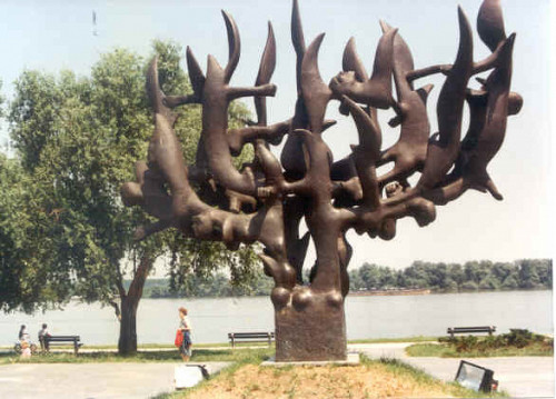 Belgrad, o.J., Holocaust-Denkmal »Menorah in Flammen«, Jevrejska Opština Beograd