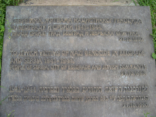 Belgrad, 2005, Inschrift mit Widmung am Denkmal, Jonathan Davis