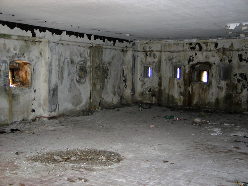 Sarajewo, 2009, Stark zerstörter Innenraum in der Festung, John Mulhouse