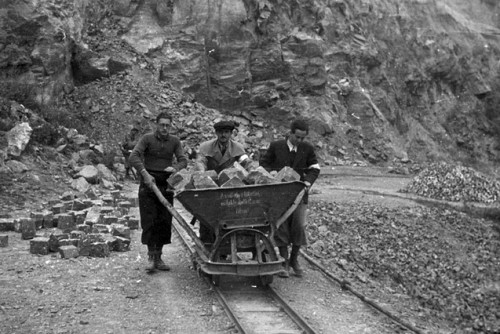 Bor, o.D., Zwangsarbeiter im Steinbruch, Yad Vashem