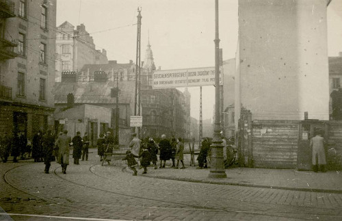 Warschau, 1940, Ein überwiegend von Juden bewohnter Stadtteil galt seit November 1939 als »Seuchensperrgebiet«, Historisches Archiv der Stadt Köln
