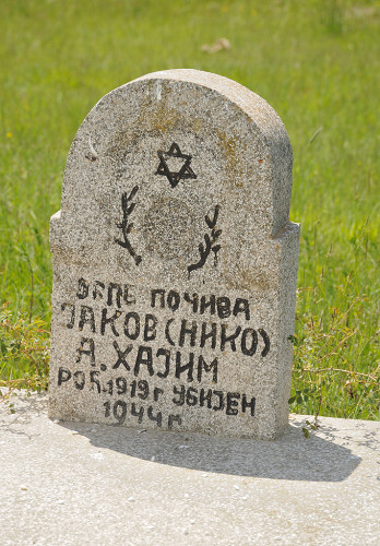 Priština, 2009, Grabstein auf dem Jüdischen Friedhof für Jakob A. Chaim, »geb. 1919, getötet 1944«, Ivan Safyan Abrams