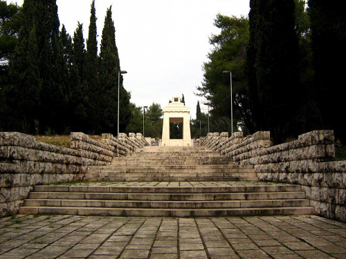 Podgorica, 2009, Zugang zum Denkmal, Alex Popov