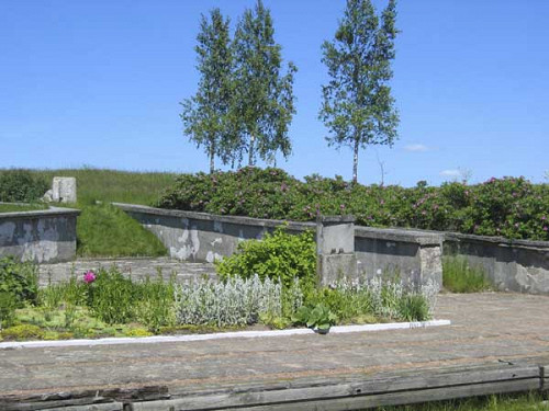 Wysztyten, 2005, Denkmalanlage von 1947, Howard Sandys