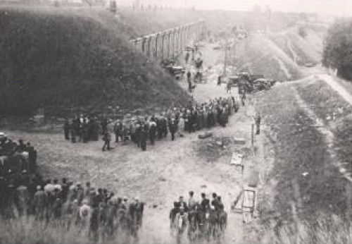 Kaunas, Sommer 1941, Juden vor der Erschießung im VII. Fort, Bundesarchiv Ludwigsburg