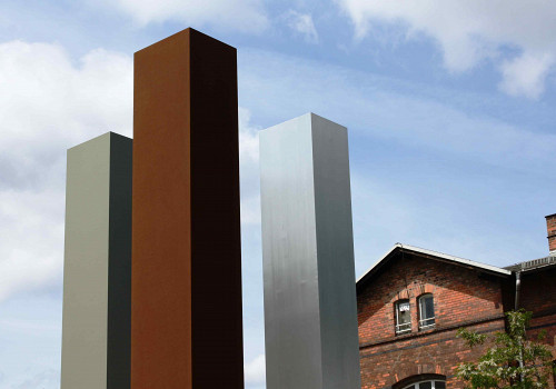 Berlin-Rummelsburg, 2015, Die fünf Meter hohen Stelen sind das Hauptelement des Gedenkortes, Stiftung Denkmal