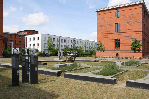 Berlin-Rummelsburg, 2015, Stelen mit Biographien von ehemaligen Insassen, Stiftung Denkmal