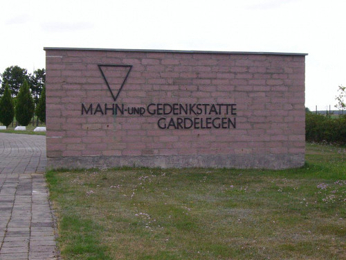 Gardelegen, 2006, Eingang zur Gedenkstätte, Thomas Herrmann, Berlin