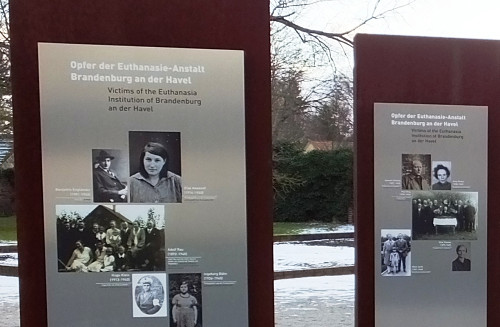 Brandenburg an der Havel, 2015, Informationstafel in der Gedenkstätte, Christof Beyer