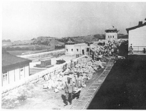 Mauthausen, 1941, Bau der Lagermauer und des Wachturms, KZ-Gedenkstätte Mauthausen