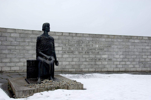 Mauthausen, 2009, Das 1967 aufgestellte Denkmal der DDR, Ronnie Golz