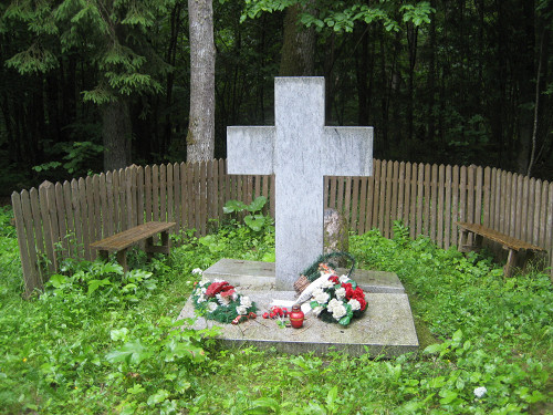 Lauknen, 2010, Steinkreuz für die erschossenen polnischen Häftlinge, Stiftung Denkmal