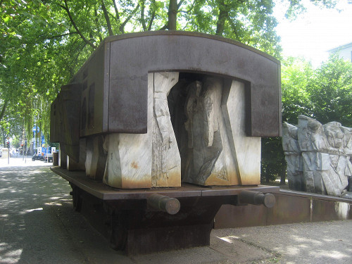 Berlin, 2010, Detailansicht des Deportationsmahnmals, Stiftung Denkmal
