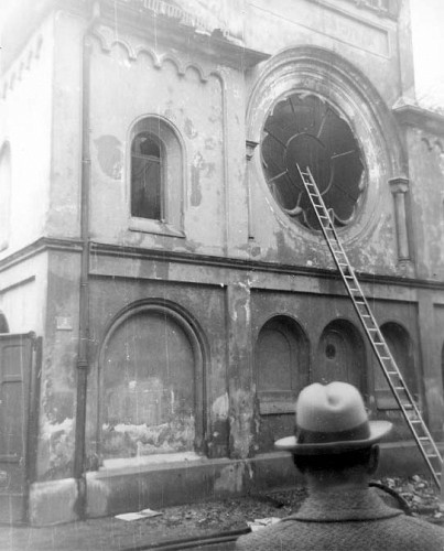 München, 1938, Die ausgebrannte Synagoge in der Herzog-Rudolf-Straße nach dem Novemberpogrom, Yad Vashem 