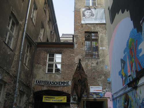 Berlin, 2011, Standort des Anne Frank Zentrums im Hinterhof der Rosenthaler Straße 39, Stiftung Denkmal