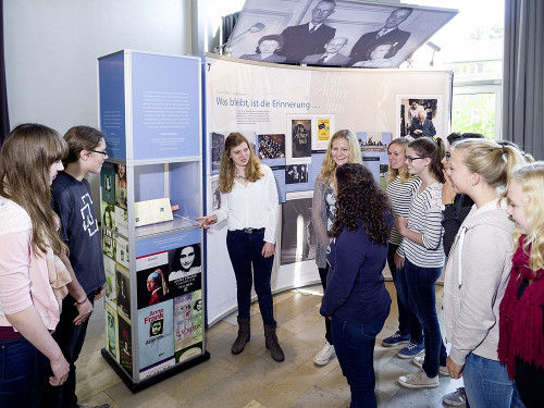 Loburg, 2015, Eine Führung in der Wanderausstellung »Deine Anne. Ein Mädchen schreibt Geschichte« des Anne Frank Zentrums, Anne Frank Zentrum
