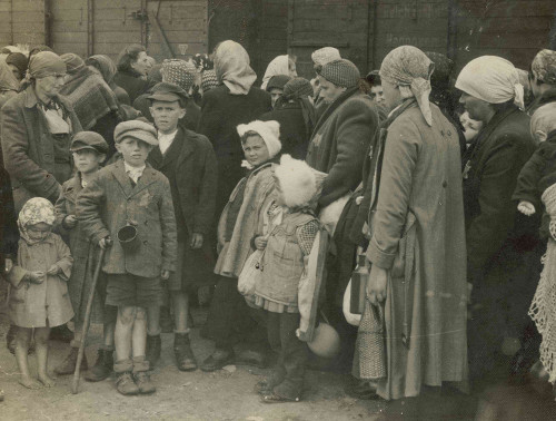 Auschwitz-Birkenau, 1944, Zur Vernichtung selektierte ungarische Juden kurz vor ihrer Ermordung, Yad Vashem