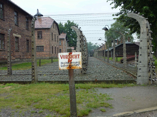 Auschwitz, 2010, Stacheldrahtzaun im ehemaligen Stammlager, Stiftung Denkmal