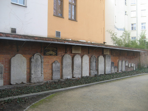 Berlin, 2011, Erhalten gebliebende Grabsteine des Alten Jüdischen Friedhofs, Stiftung Denkmal