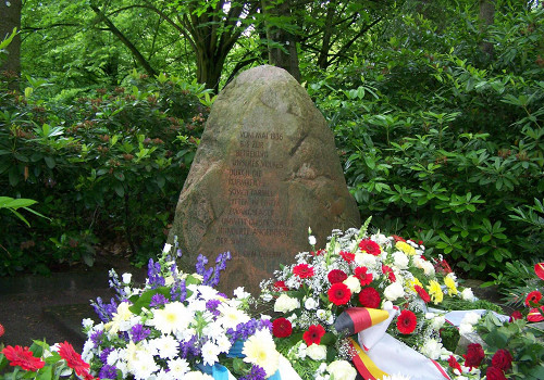 Berlin-Marzahn, 2009, Der 1986 aufgestellte Gedenkstein, Stiftung Denkmal, Joana Stoye