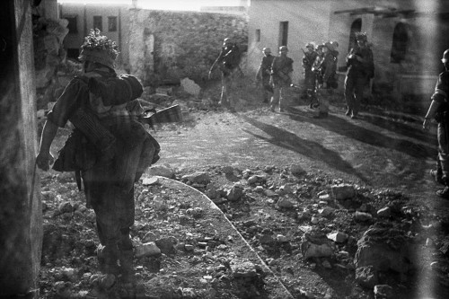 Kos, 1943, Deutsche Truppen nehmen die Stadt Kos auf der gleichnamigen Insel am 3. Oktober 1943 ein, Bundesarchiv,  Bild 101I-524-2269-04A, Robter A. E. Bauer