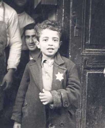 Rhodos, 1943, Der etwa siebenjährige Alexander Angel, ein Jahr vor der Deportation nach Auschwitz, Rhodes Jewish Museum, Miru Alcana