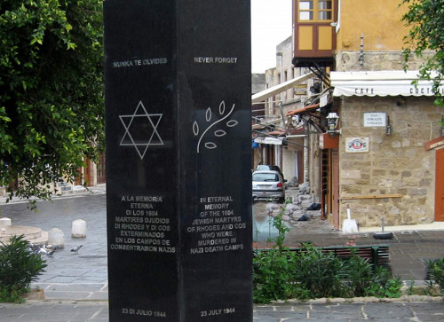 Rhodos-Stadt, o.D., Detailansicht des Denkmals, Rhodes Jewish Museum
