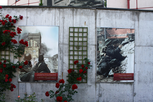 Warschau, 2013, Großformatige Farbfotos im Museumshof, Stiftung Denkmal